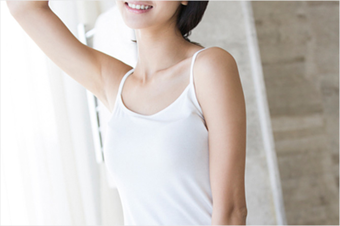 気が付いたらできていた汗染み 黄ばみ 落とし方を知れば大丈夫 制汗剤デオドラントban
